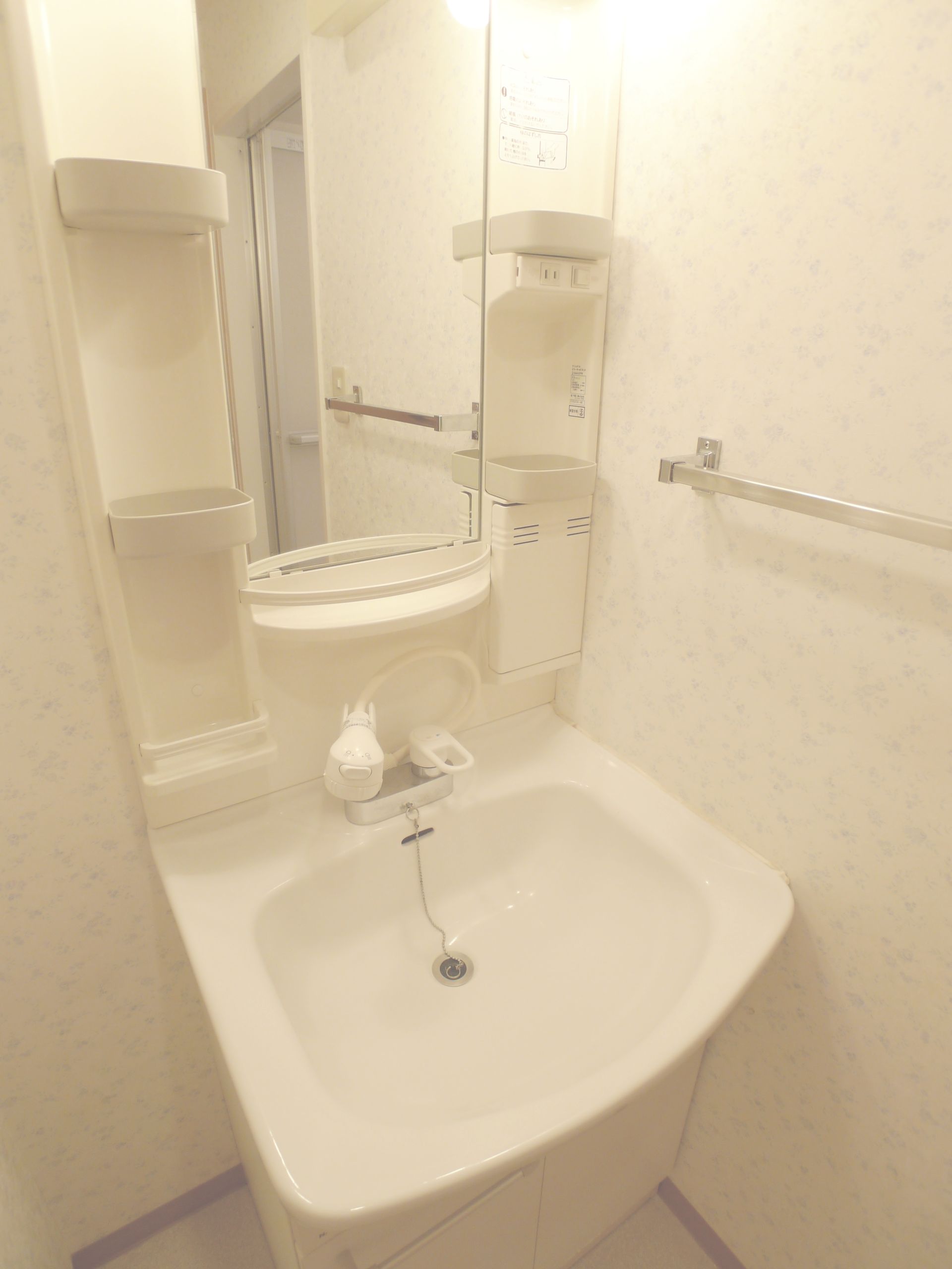 Washroom. Popular shampoo dresser ☆