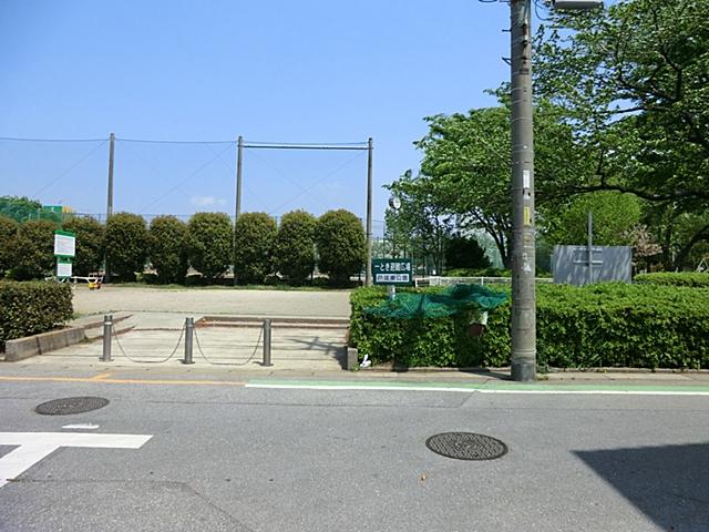 park. Totsuka to East Park 910m