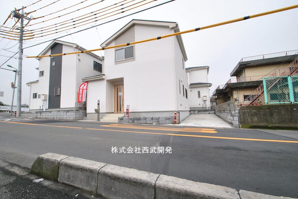 Local photos, including front road. Local (11 May 2013) Shooting