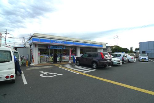 Convenience store. Lawson Hatogaya Minami 1-chome to (convenience store) 593m