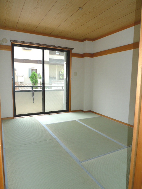 Other room space. Is an image