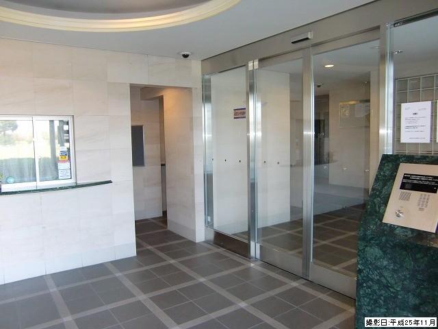 Entrance. Common areas