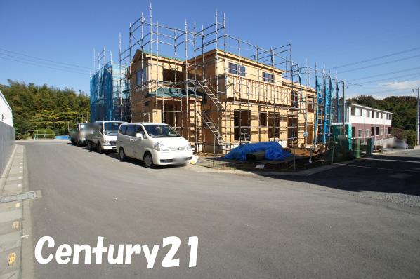 Local photos, including front road. 11 / 19 shooting Completion of framework