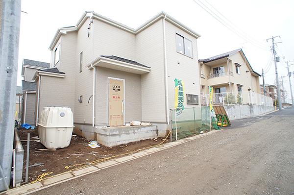 Local appearance photo. A Building