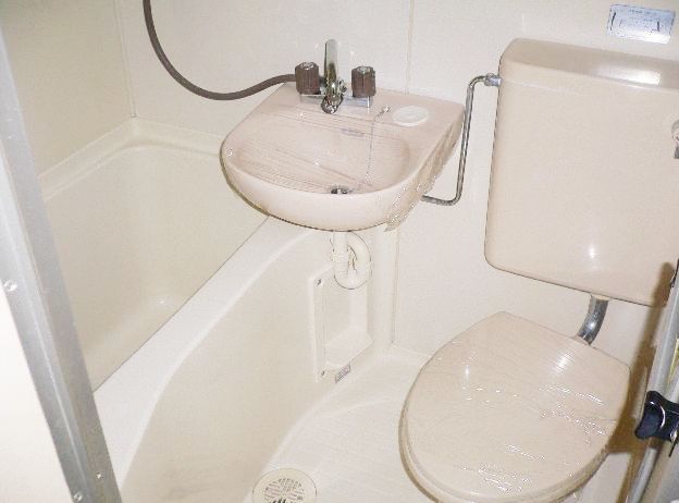 Bath. Caring for easy 3-point unit.