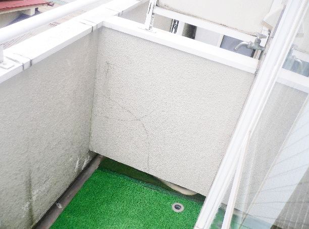 Balcony. Sunny, Laundry is dried easily balcony