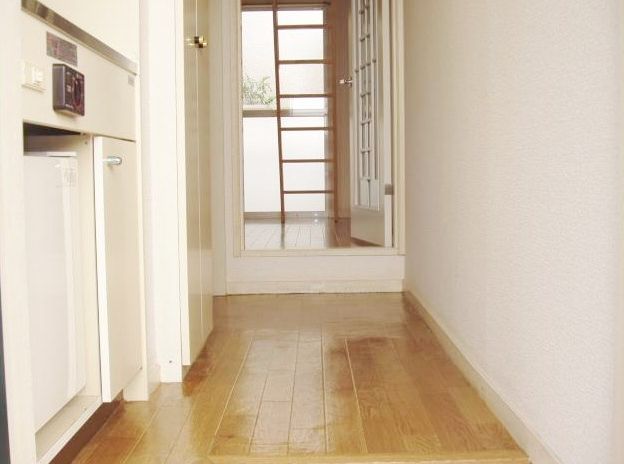 Entrance. It is around a beautiful kitchen with a breadth.