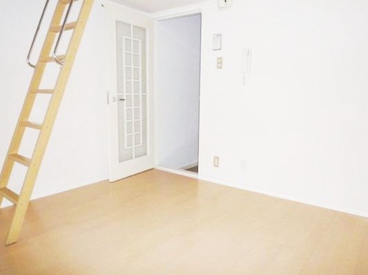 Living and room. Western-style 6 Pledge of affordable rent.