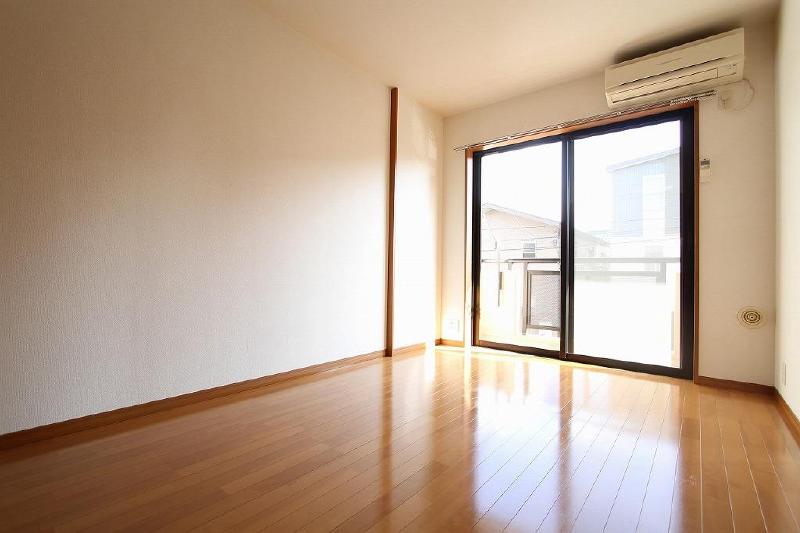 Other room space. Front parking per, Day is good.