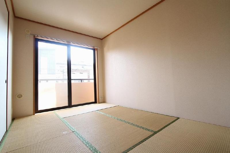 Other room space. 1 room want Japanese-style space