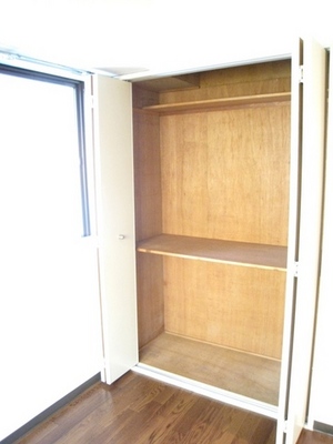 Other room space. ● also plenty of storage of three stages in the Western-style ●