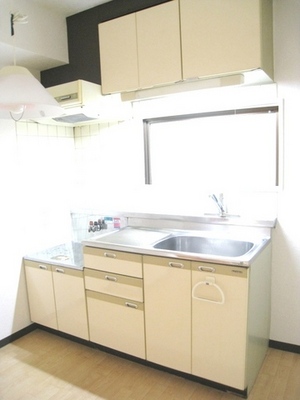 Kitchen. ● economical city gas ●