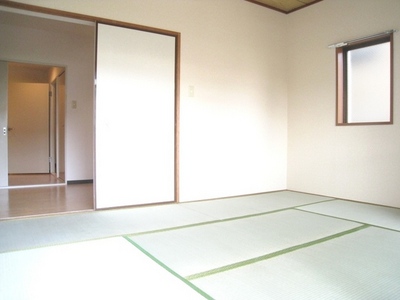 Living and room. ● 2 side lighting of the bright rooms ●