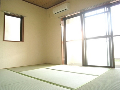 Living and room. ● 2 side lighting of the bright rooms ●