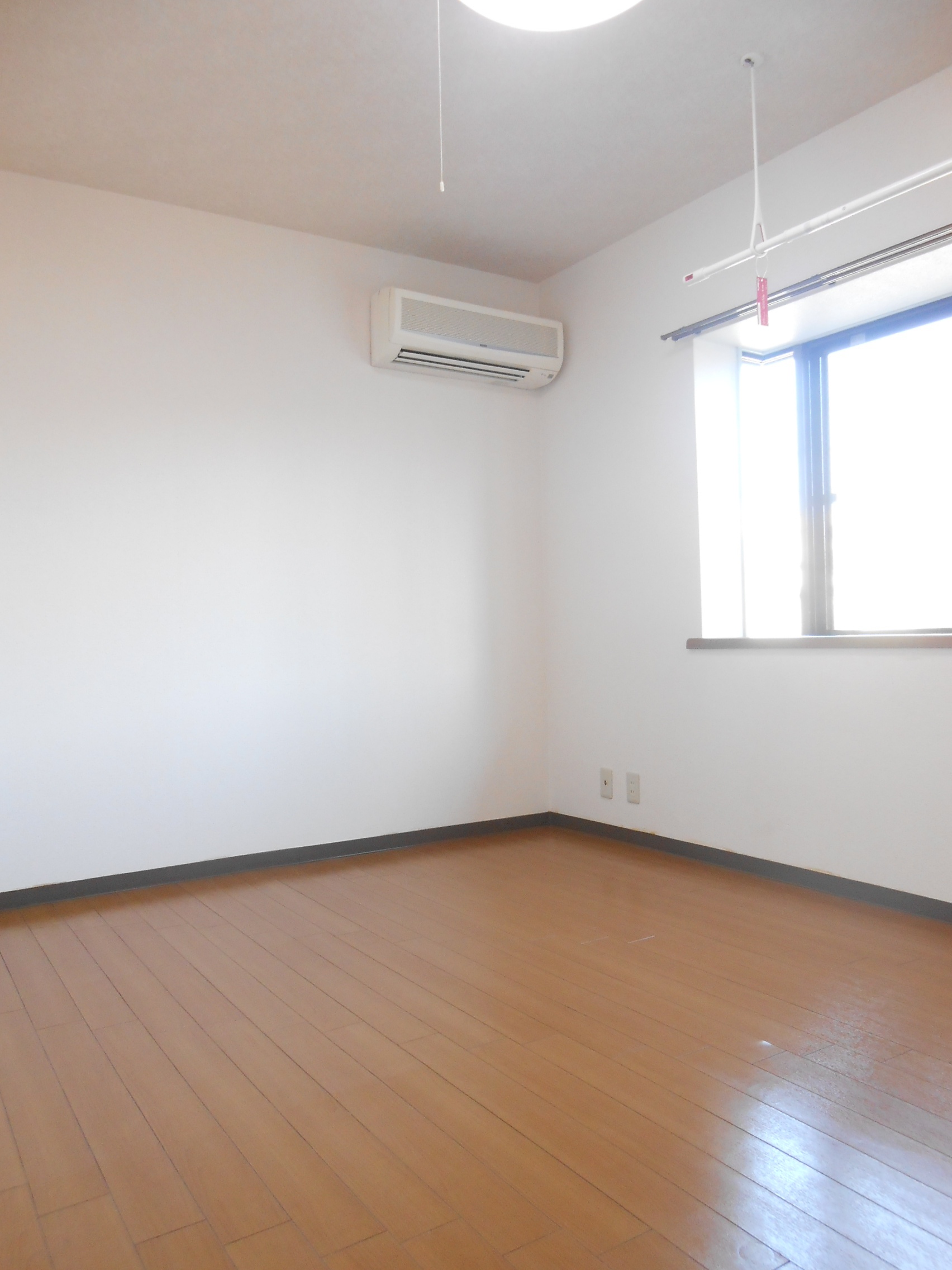 Other room space. There are also air-conditioned 6-mat of Western-style