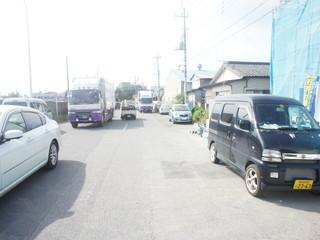 Local photos, including front road. Local (September 2013) shooting 1 Building front road