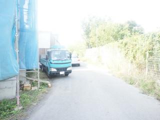 Local photos, including front road. Local (September 2013) shooting 2.3 Building front road