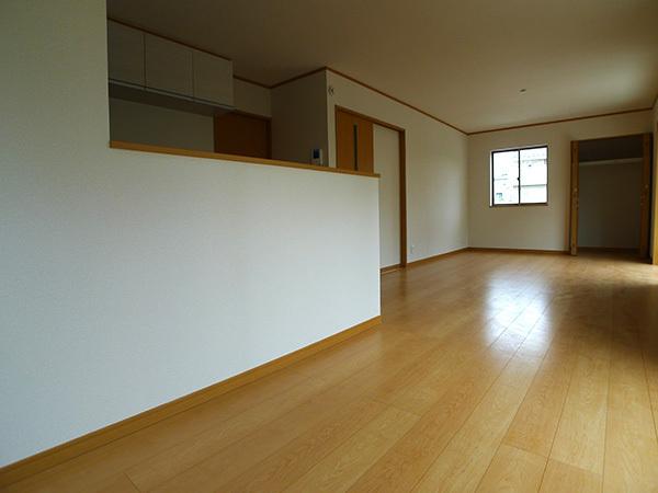 Local appearance photo. Your family spacious living room that everyone is comfortable and welcoming