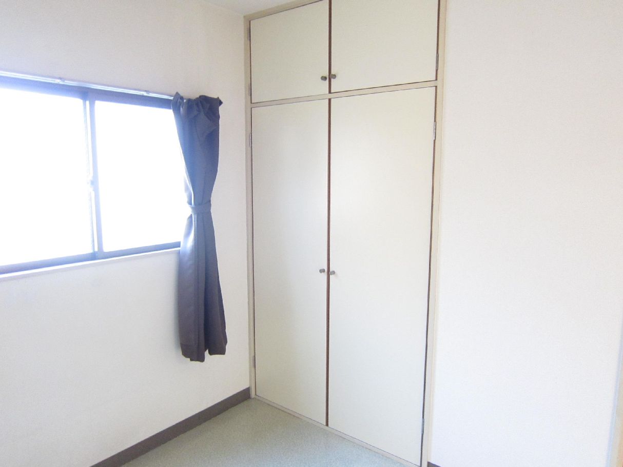 Receipt. Abundant storage, The room you can use cleaner