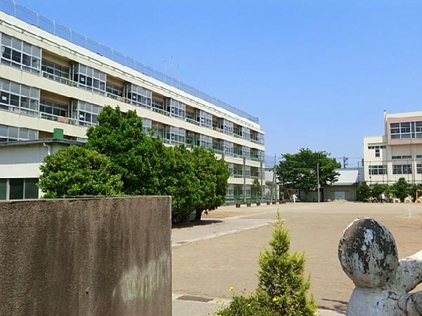 Primary school. 180m until Kawaguchi Tatsushiba Central Elementary School