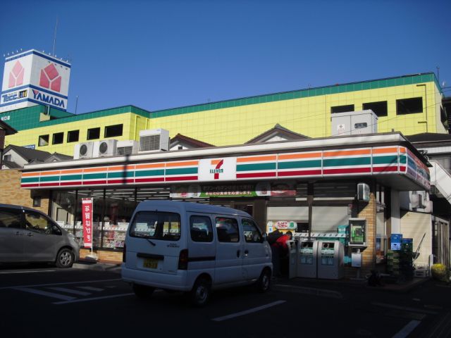 Convenience store. 250m to Seven-Eleven (convenience store)