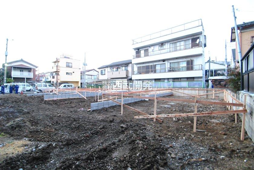 Local photos, including front road. Local (12 May 2013) Shooting