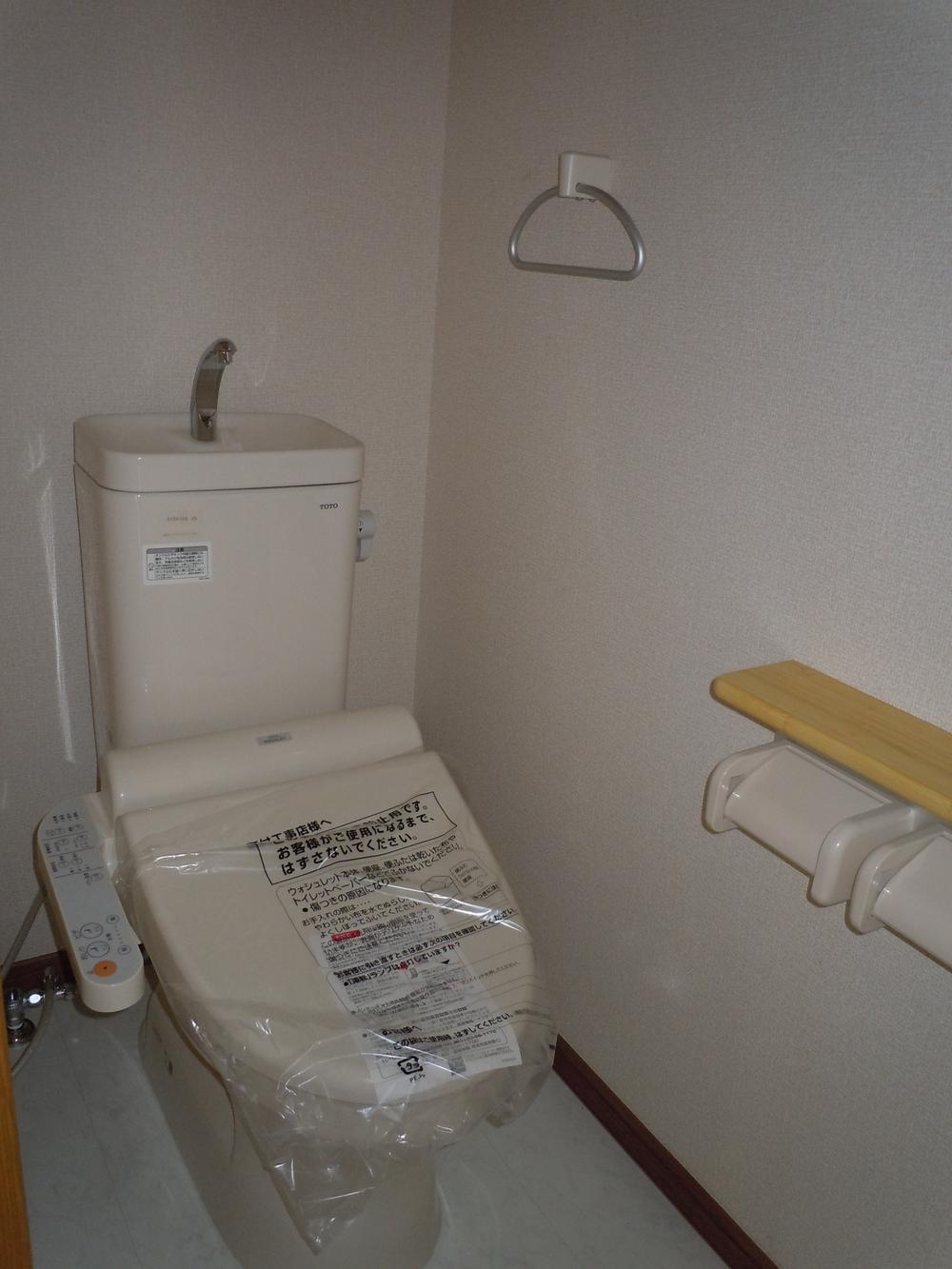 Toilet. Indoor (September 2013) Shooting