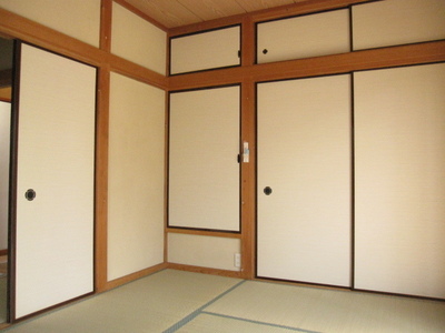 Living and room. It is also recommended for people who futon school