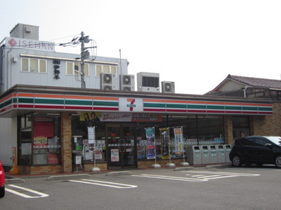 Convenience store. 268m to Seven-Eleven (convenience store)