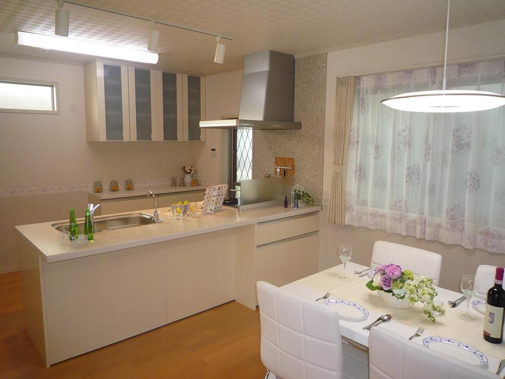 Other Equipment. The open kitchen overlooking the living room, Glass top stove, Dishwasher, Built-in water purifier, W1500 cup board is standard equipment. Director makes a wife that spotlight to cook. 