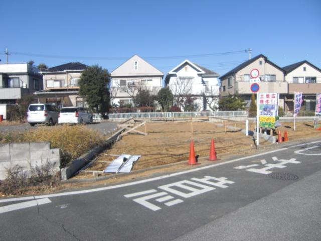 Local photos, including front road. Local (12 May 2013) Shooting