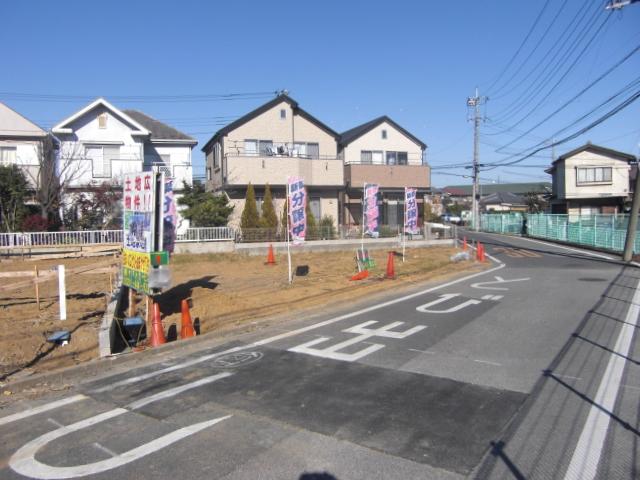 Local photos, including front road. Local (12 May 2013) Shooting