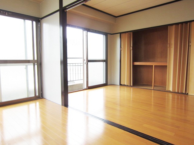 Receipt. The window is large airy room