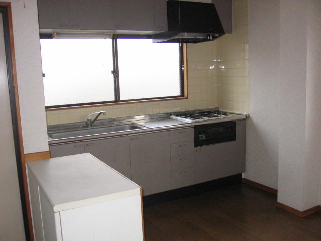 Kitchen. Because the system kitchen, Cleaning is also convenient