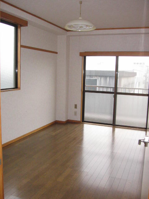 Living and room. Also hit sun is good !! with bay window