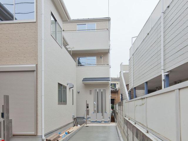 Local appearance photo. 2 Building local photos (12 May 2013) Shooting Every Saturday and Sunday festival open house held in Building 2 car spaces 3 units can be