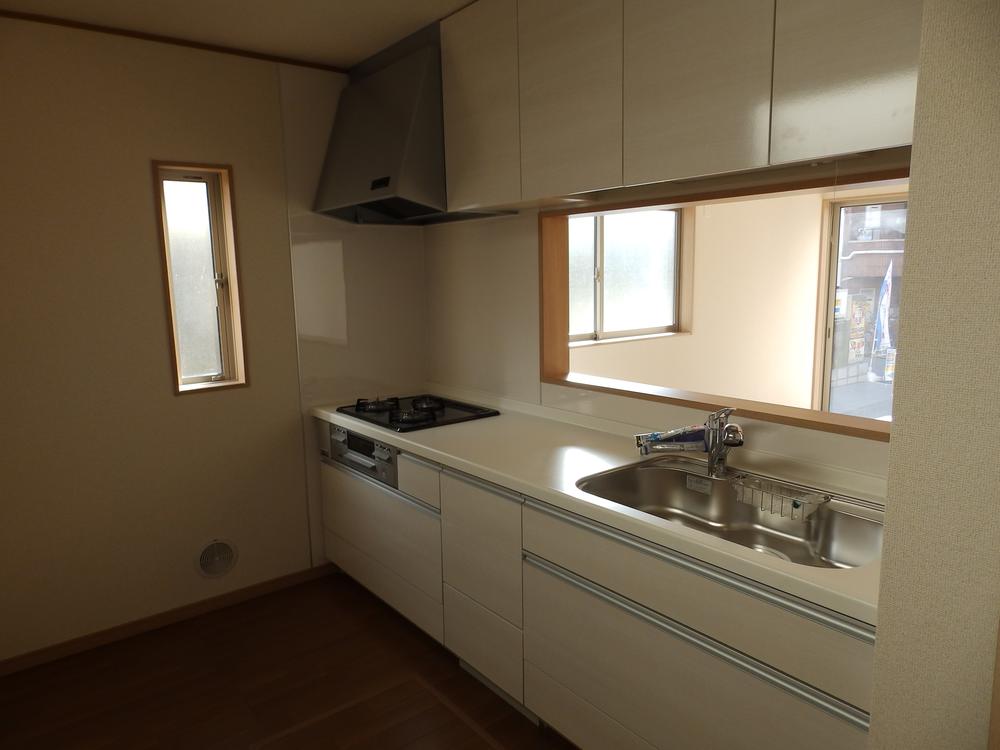 Kitchen. I can cook while watching the children face-to-face system kitchen living is look good