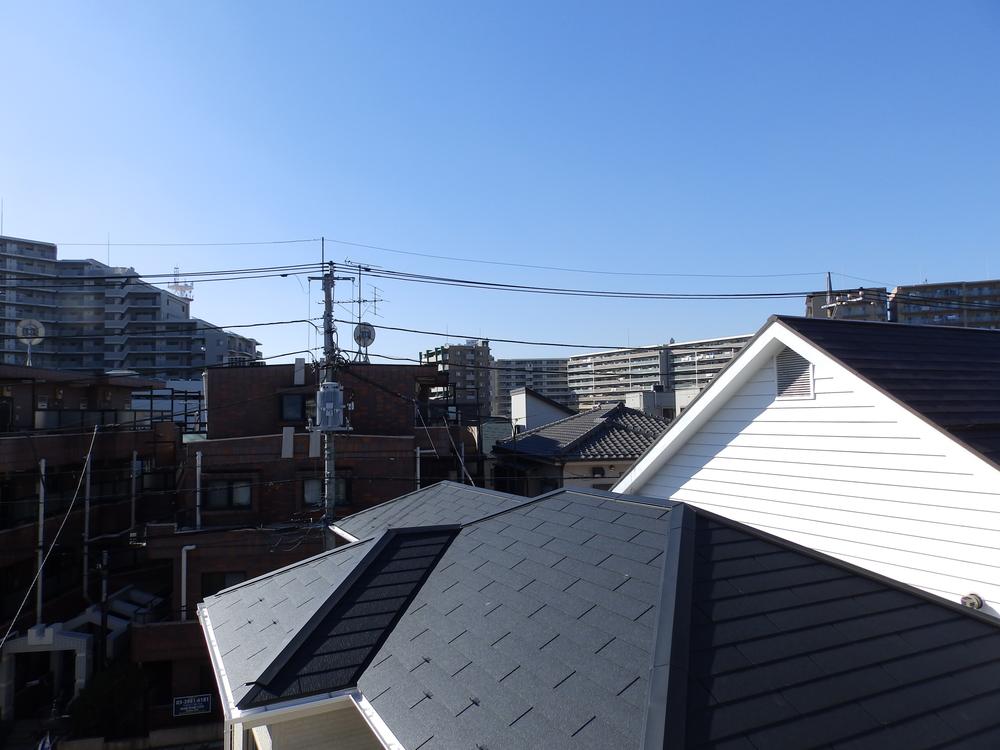 View photos from the dwelling unit. Local (12 May 2013) Shooting