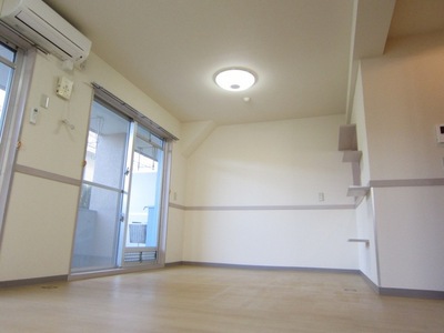 Living and room. Easy-to-use living widely in the transverse