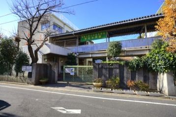 Junior high school. Nakamachi 758m until junior high school (junior high school)