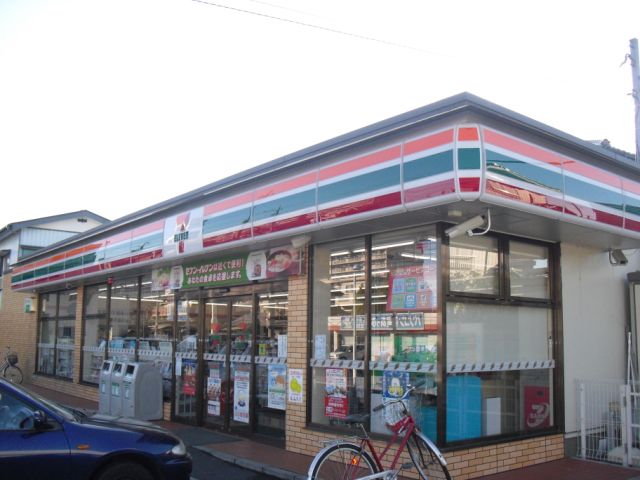 Convenience store. 180m to Seven-Eleven (convenience store)