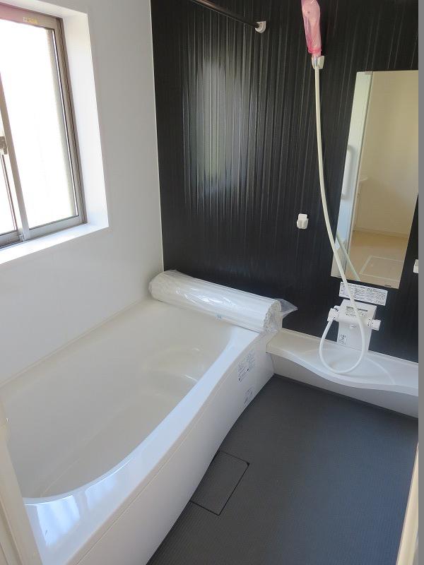 Bathroom. Local (11 May 2013) Shooting