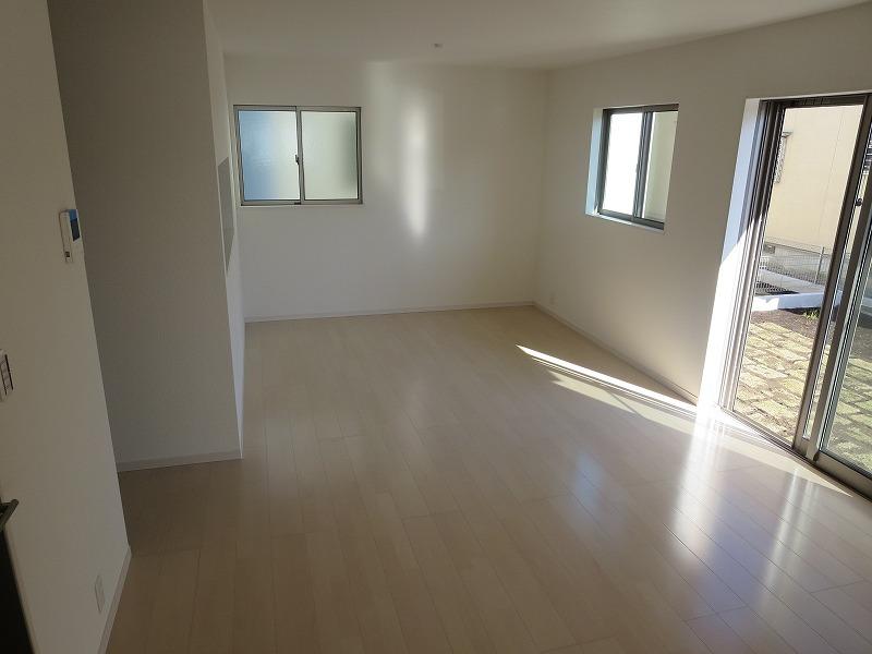 Living. Local (11 May 2013) Shooting