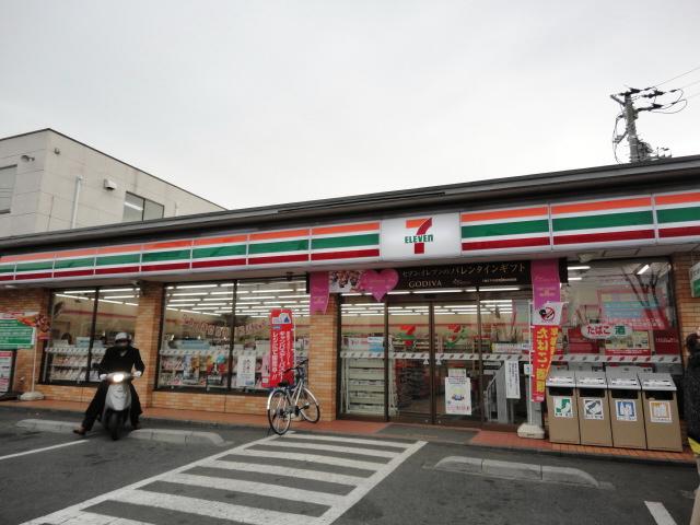 Convenience store. 645m to Seven-Eleven Kawaguchi Tozukahigashi 4-chome