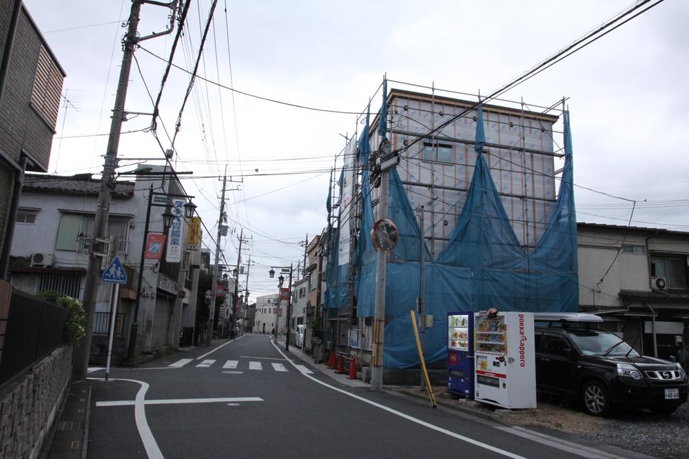 Local photos, including front road. Indoor (10 May 2013) Shooting