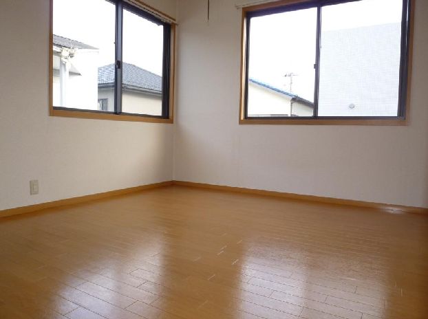 Living and room. Separate reference is a picture