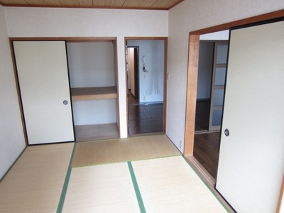 Living and room. Japanese-style room facing the balcony