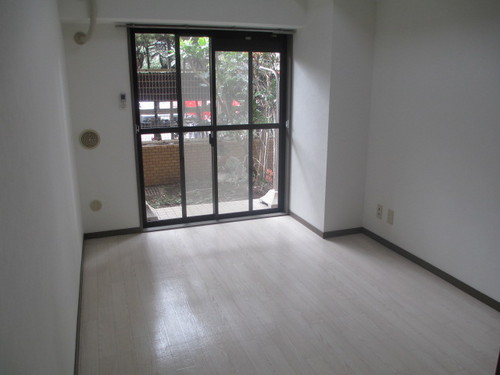 Living and room. Western-style (about 6.0 tatami mats)