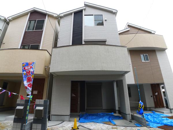 Local appearance photo. Local the built-in garage is protect the important car (July 2013) Shooting II-C Building