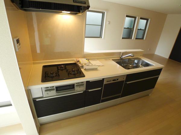 Kitchen. Produce a warm time face-to-face kitchen of your family Indoor (July 2013) Shooting II-C Building